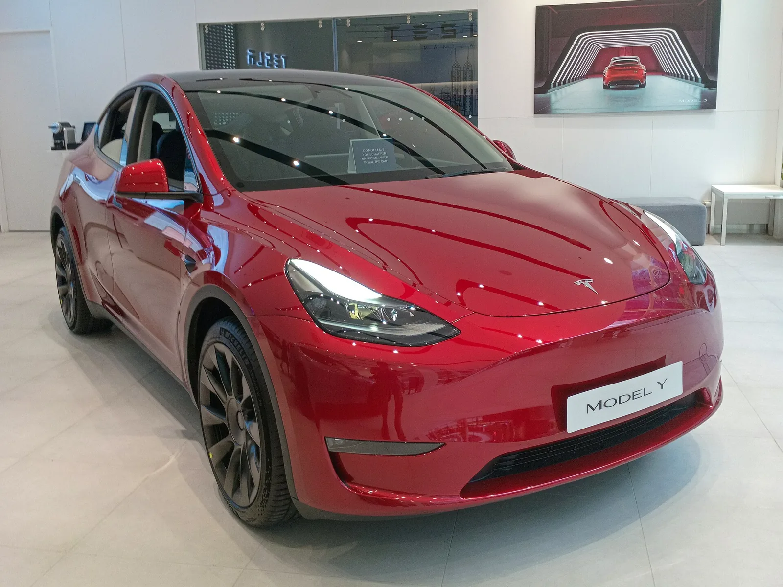 2020–2026 Tesla Model Y — cargo boxes guide